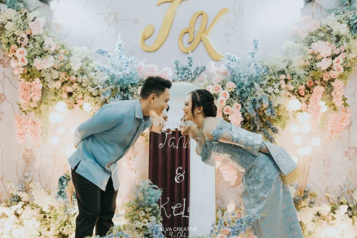 Engagement of Tania &
                                                    Kenala